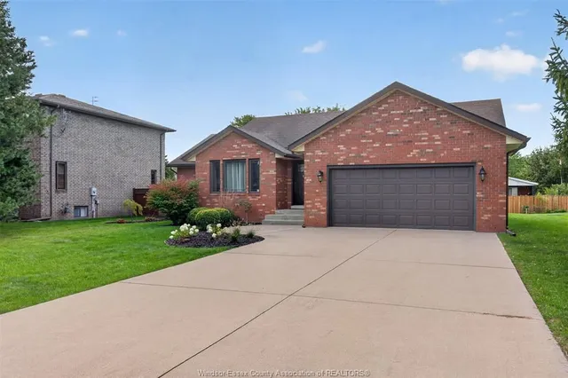 2357 Docherty Dr, Tecumseh 2