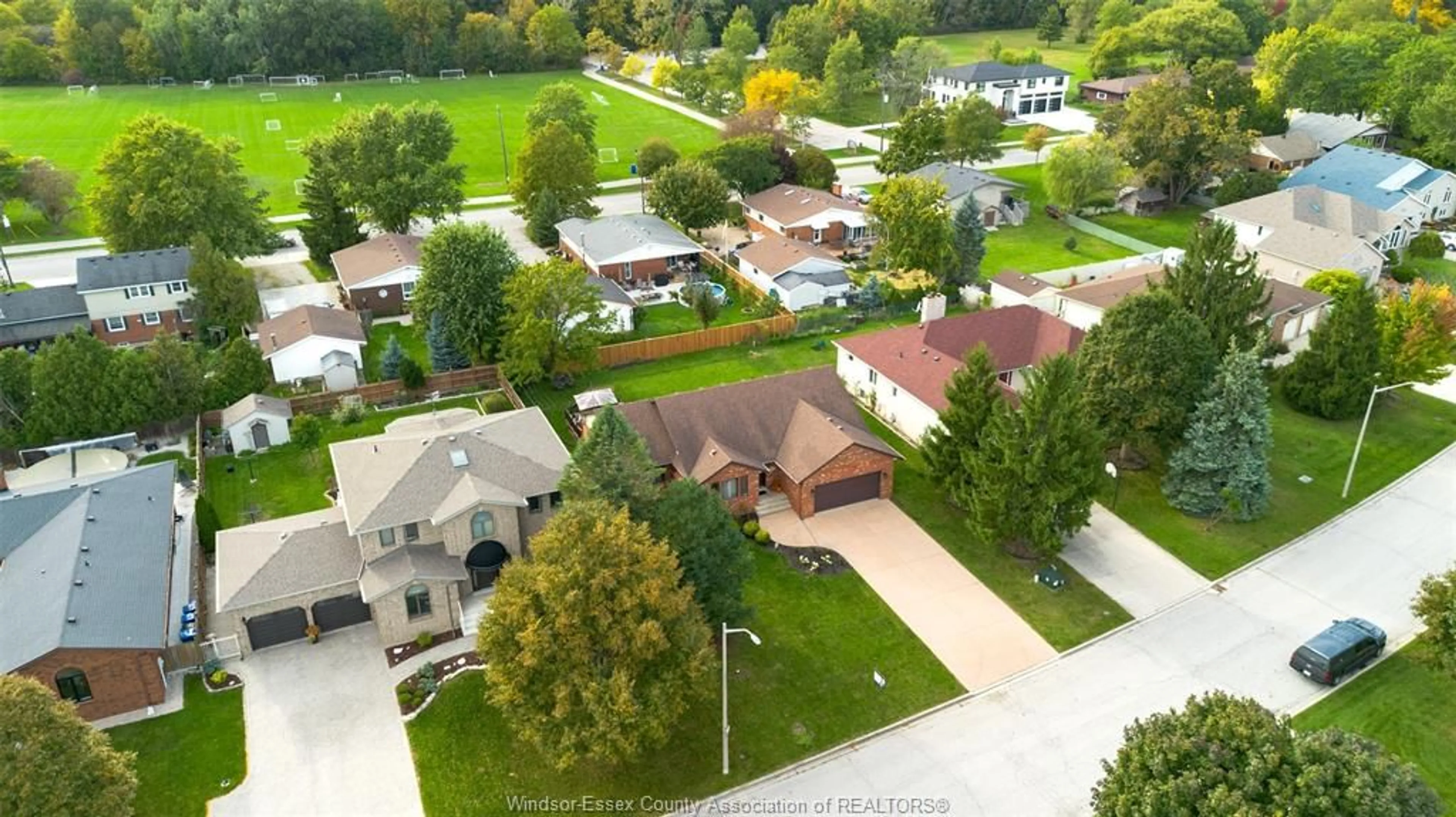A pic from outside/outdoor area/front of a property/back of a property/a pic from drone, street for 2357 Docherty Dr, Tecumseh Ontario N8N 4R1