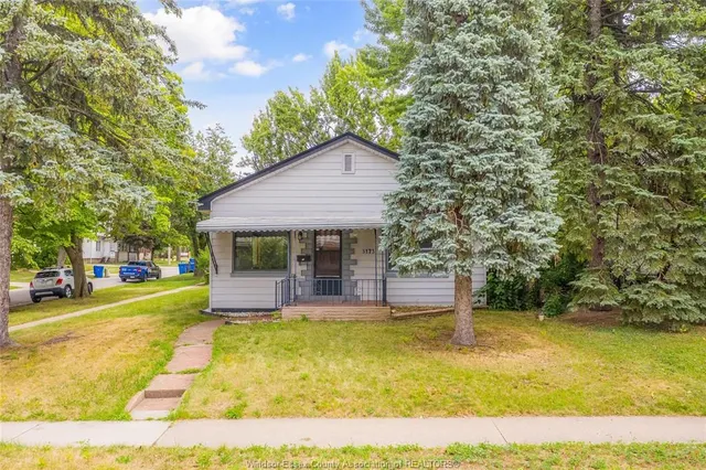 3173 WYANDOTTE, Windsor 2