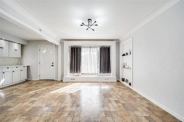 1153 HARRISON, Windsor 5