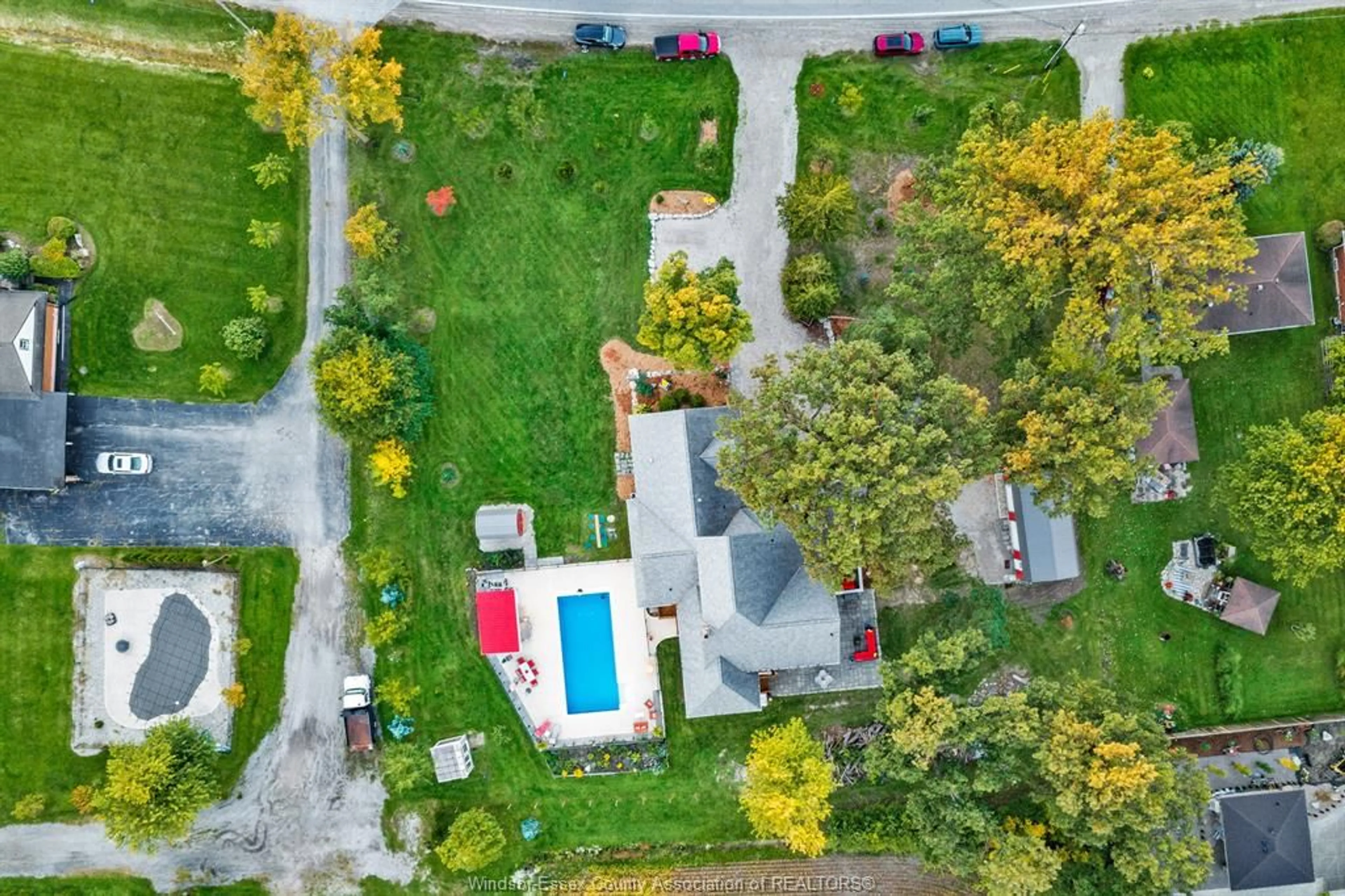 A pic from outside/outdoor area/front of a property/back of a property/a pic from drone, street for 414 ELMSTEAD, Lakeshore Ontario N8N 2L9