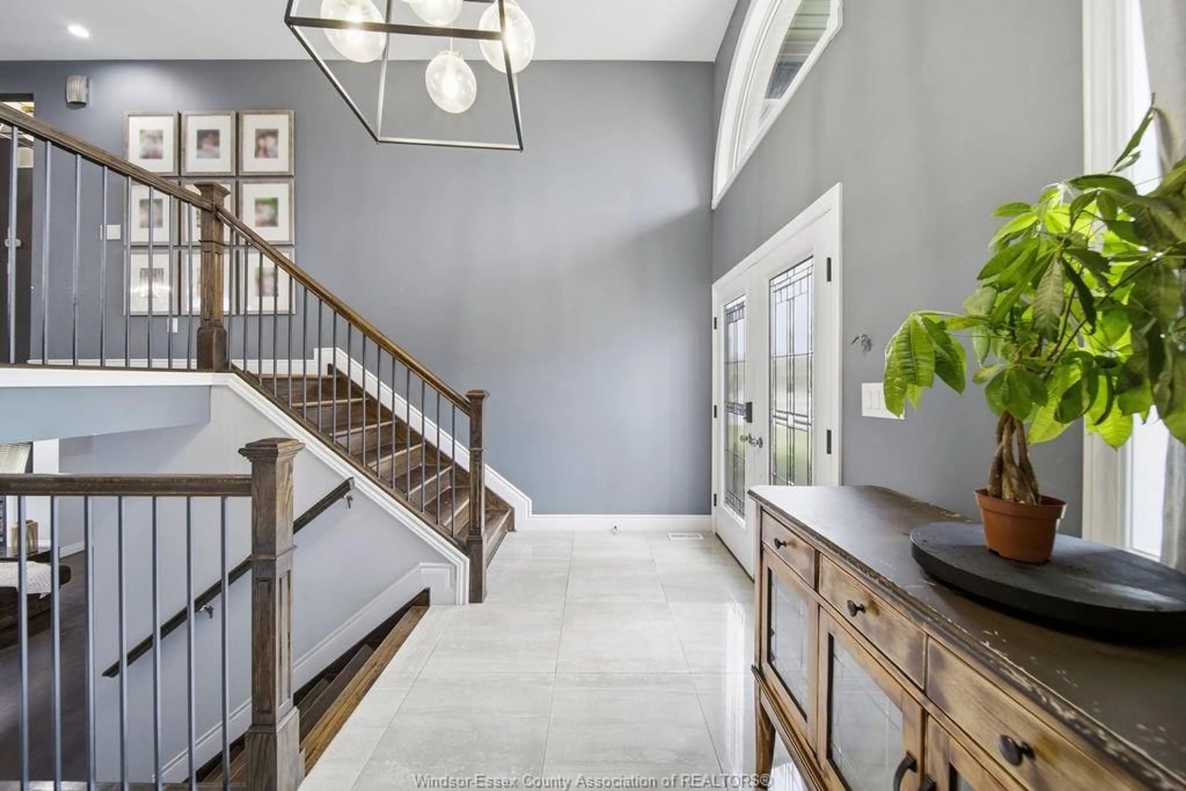 Indoor entryway for 1302 DEER RUN TRAIL, Lakeshore Ontario N0R 1A0