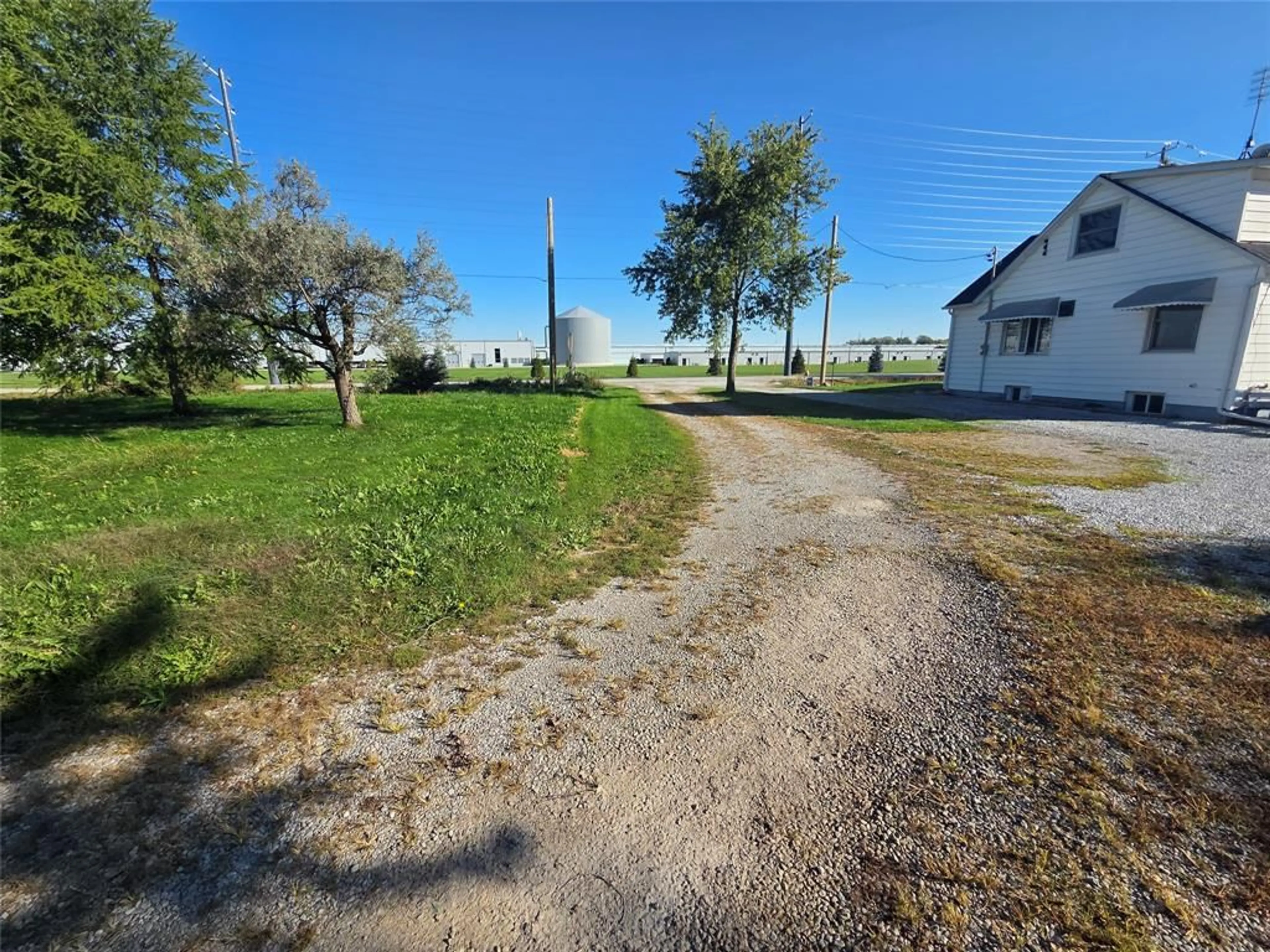 A pic from outside/outdoor area/front of a property/back of a property/a pic from drone, street for 618 Mersea Road 8, Leamington Ontario N8H 3V8