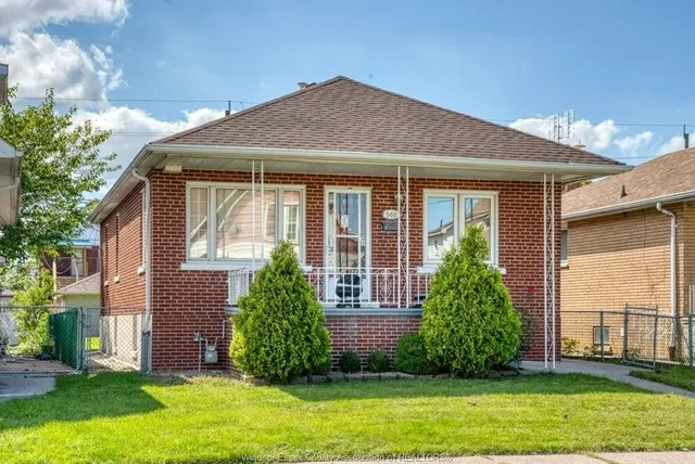 969 LANGLOIS, Windsor 3