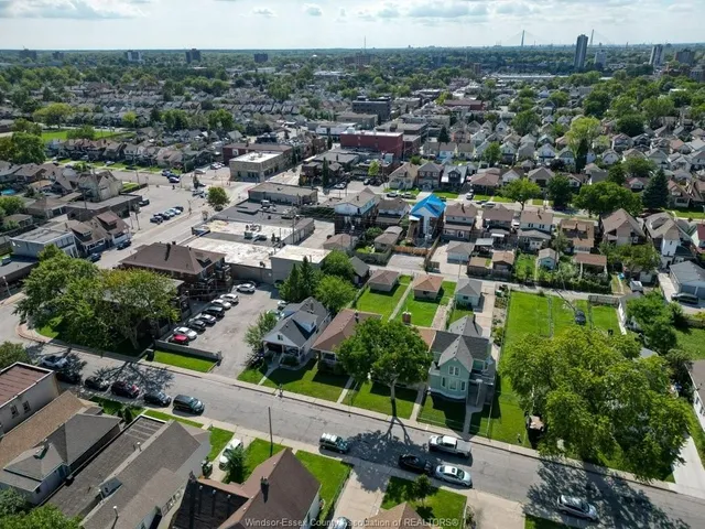 969 LANGLOIS, Windsor 4