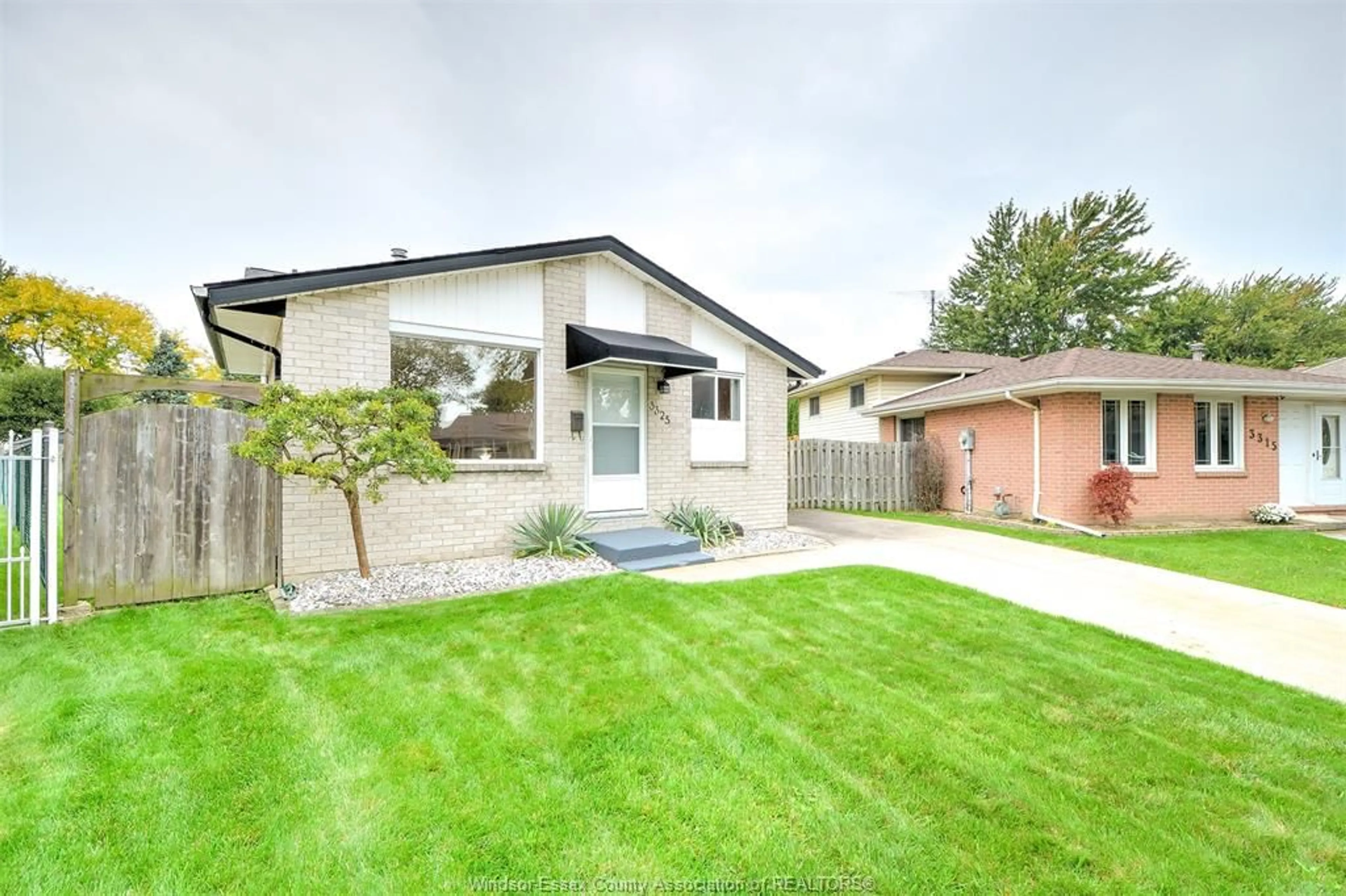 Home with brick exterior material, street for 3325 DOLPHIN Crt, Windsor Ontario N8R 2G7