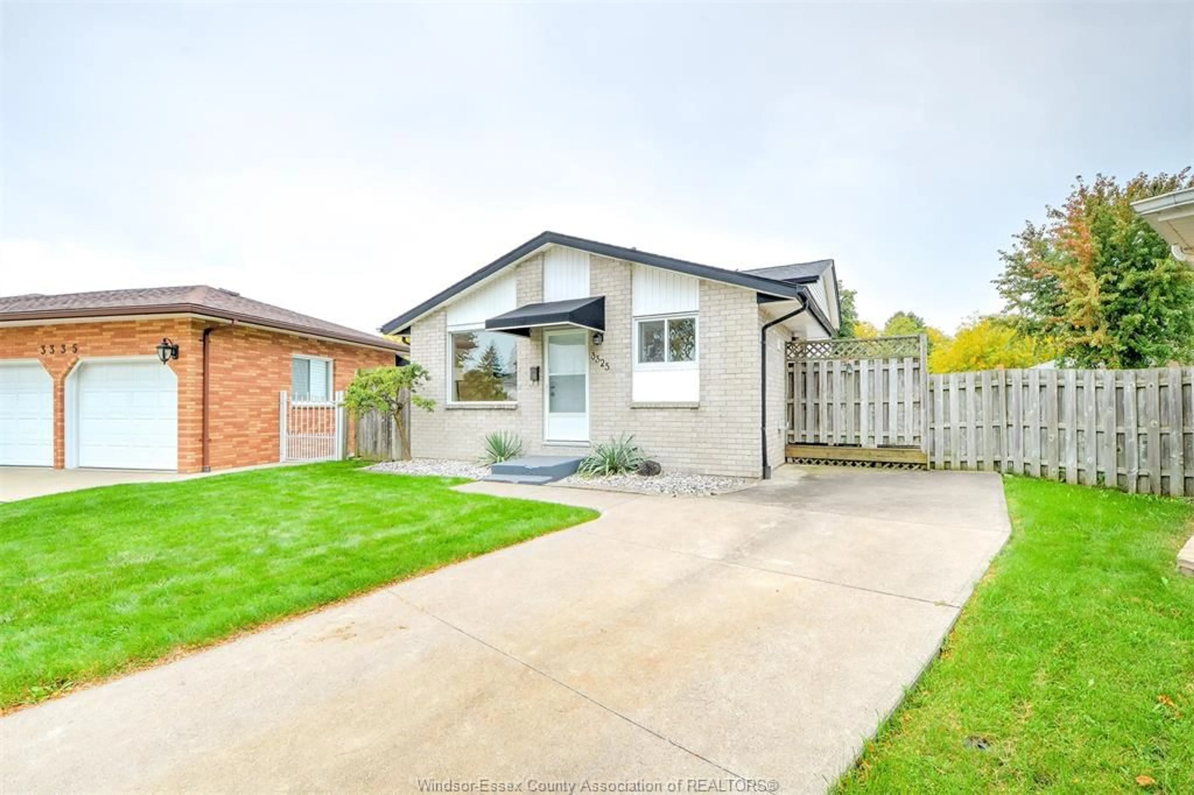 Unknown for 3325 DOLPHIN Crt, Windsor Ontario N8R 2G7