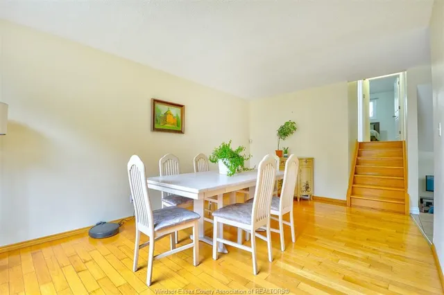 3325 DOLPHIN Crt, Windsor 5