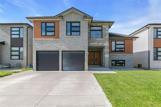 1446 ROCKPORT St, Windsor 2