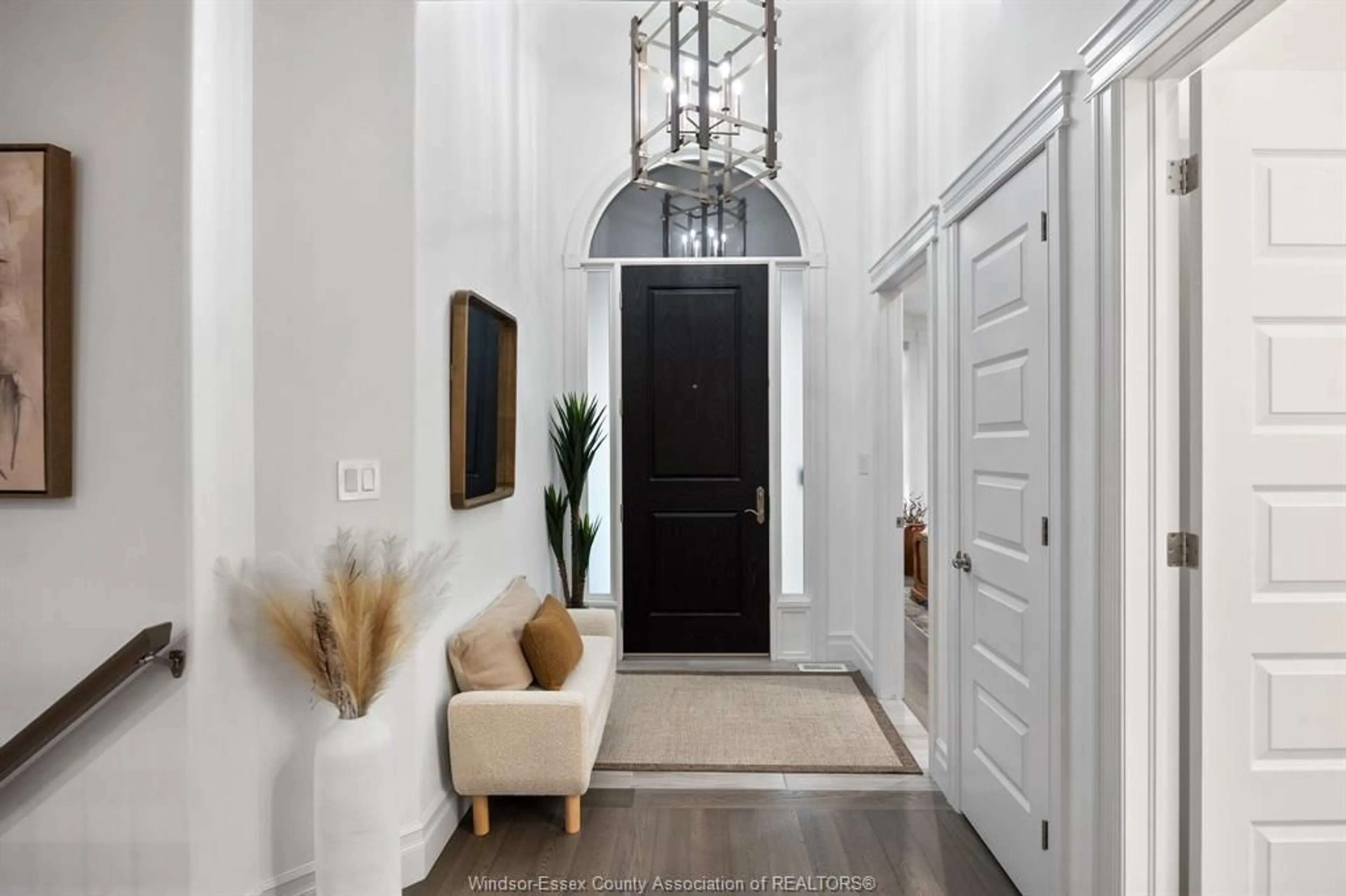 Indoor entryway for 1485 CYPRESS Ave, Windsor Ontario N8P 0C9