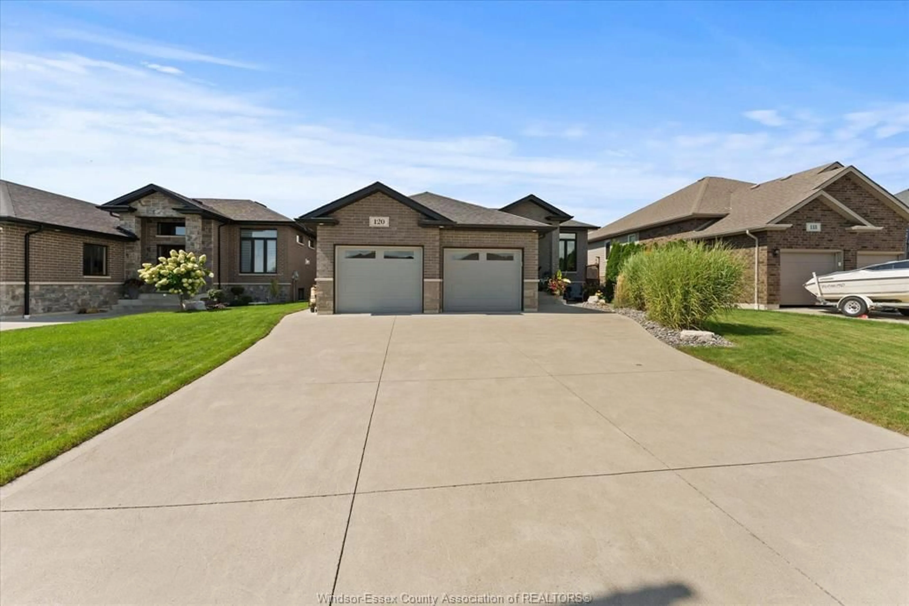 A pic from outside/outdoor area/front of a property/back of a property/a pic from drone, street for 120 GOLFVIEW Dr, Kingsville Ontario N9Y 0E4