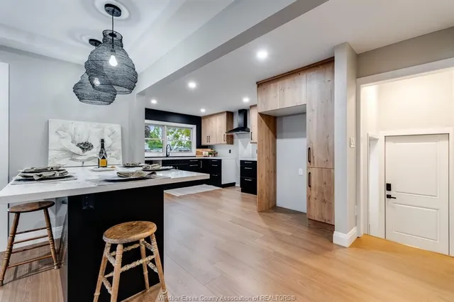 19155 LAKESIDE, Tilbury North 5