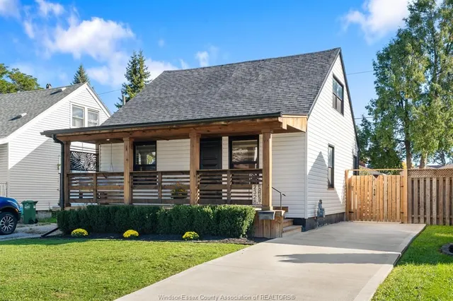 2328 FOREST, Windsor
