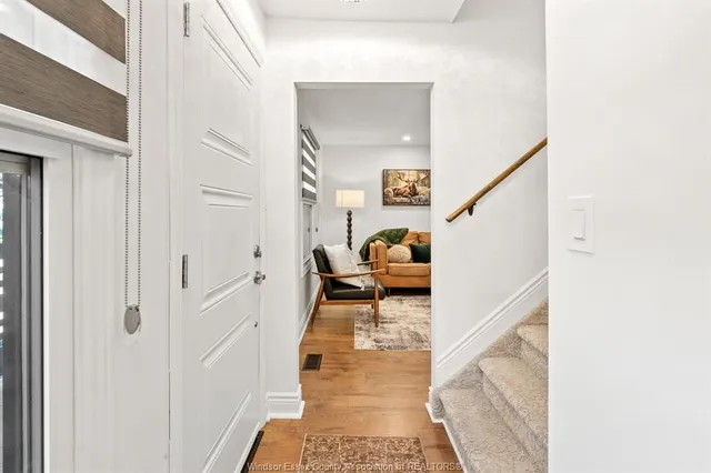 2328 FOREST, Windsor 4