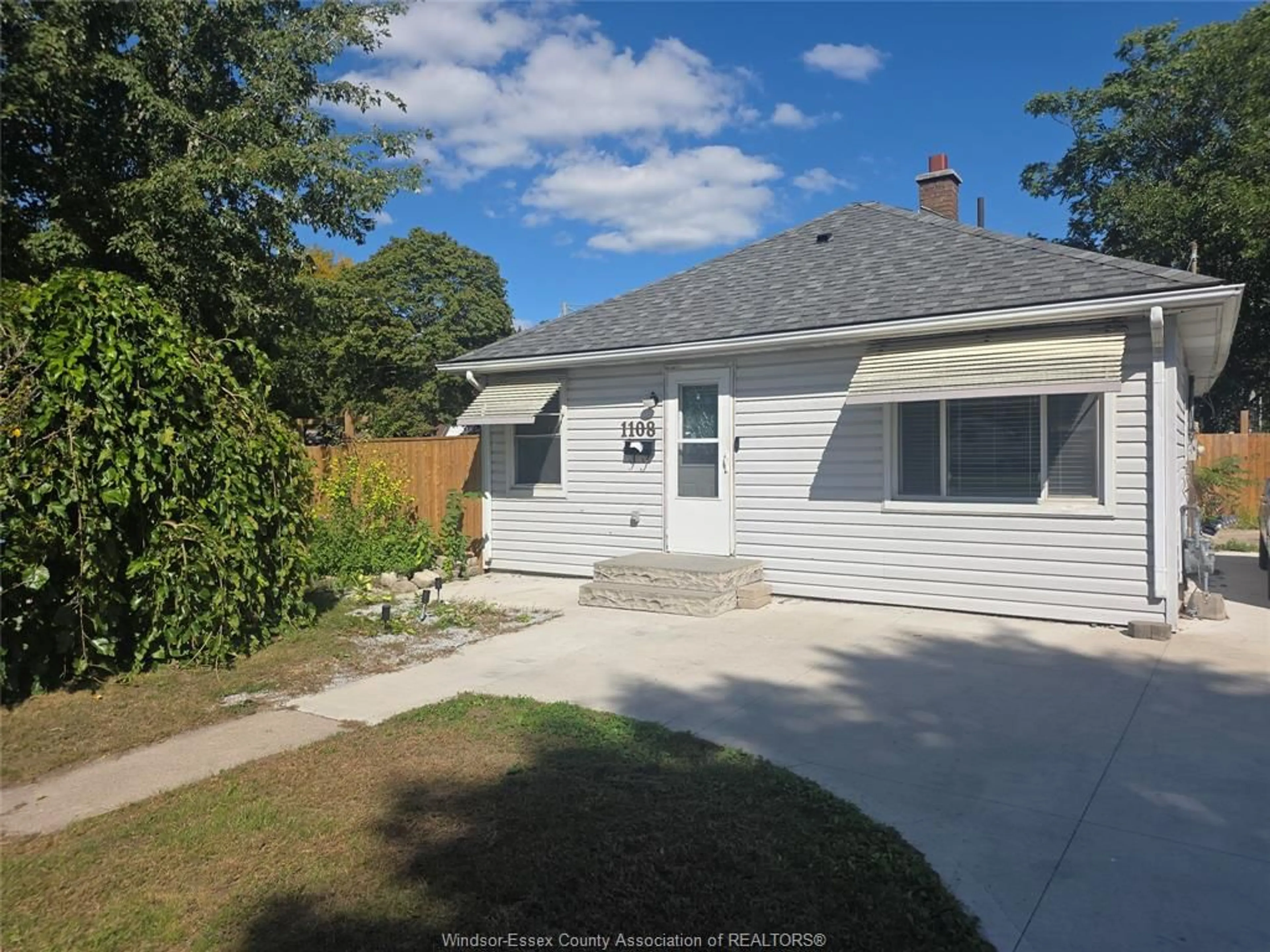 A pic from outside/outdoor area/front of a property/back of a property/a pic from drone, street for 1108 Brock St, Windsor Ontario N9C 2V5