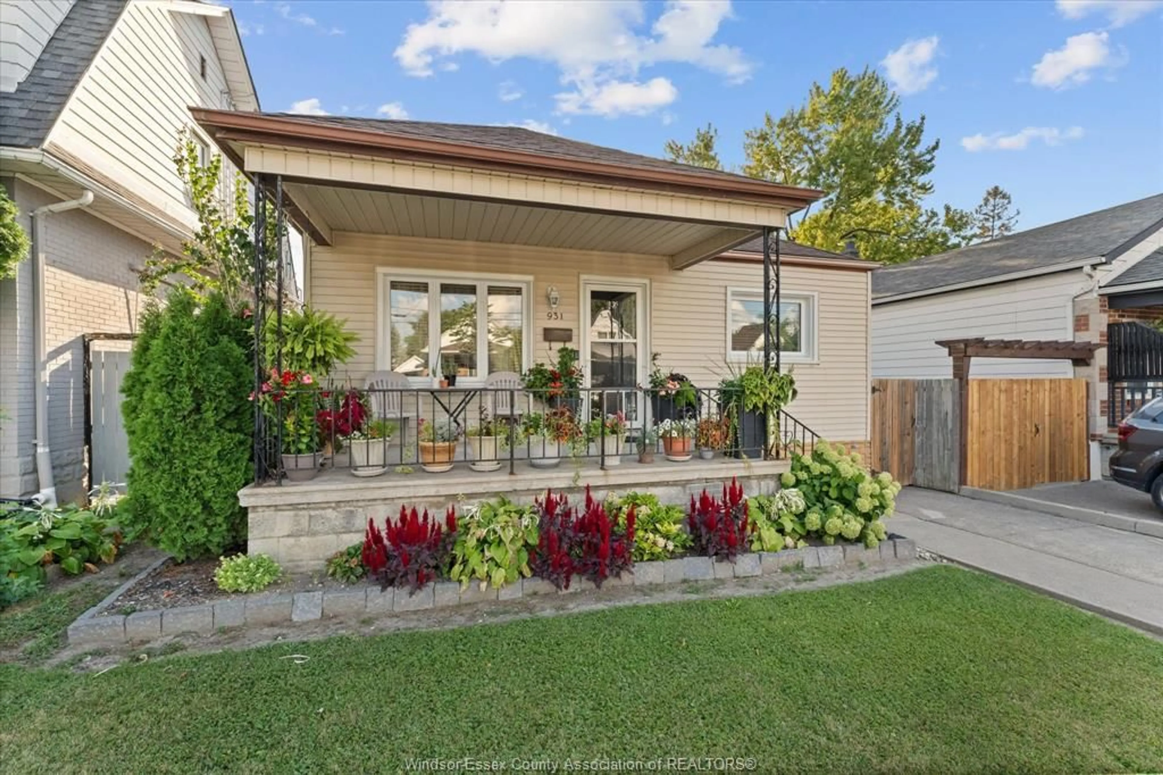 Unknown for 931 LILLIAN Ave, Windsor Ontario N9A 1V4