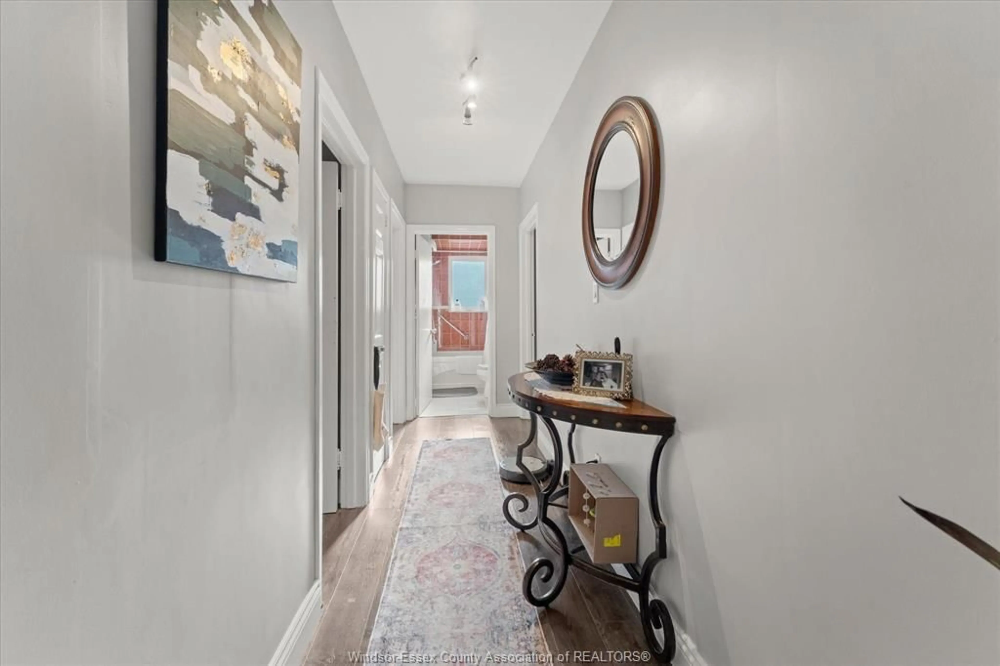 Indoor entryway for 931 LILLIAN Ave, Windsor Ontario N9A 1V4