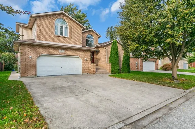 445 JOHN HARVEY Cres, Windsor 2