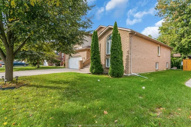 445 JOHN HARVEY Cres, Windsor 3