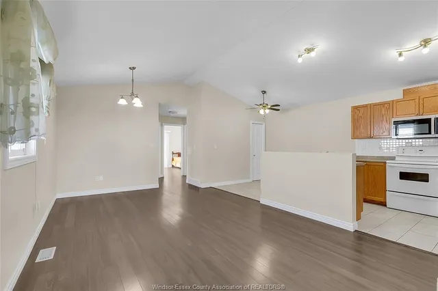 4505 TUMBLEWEED, Windsor 5