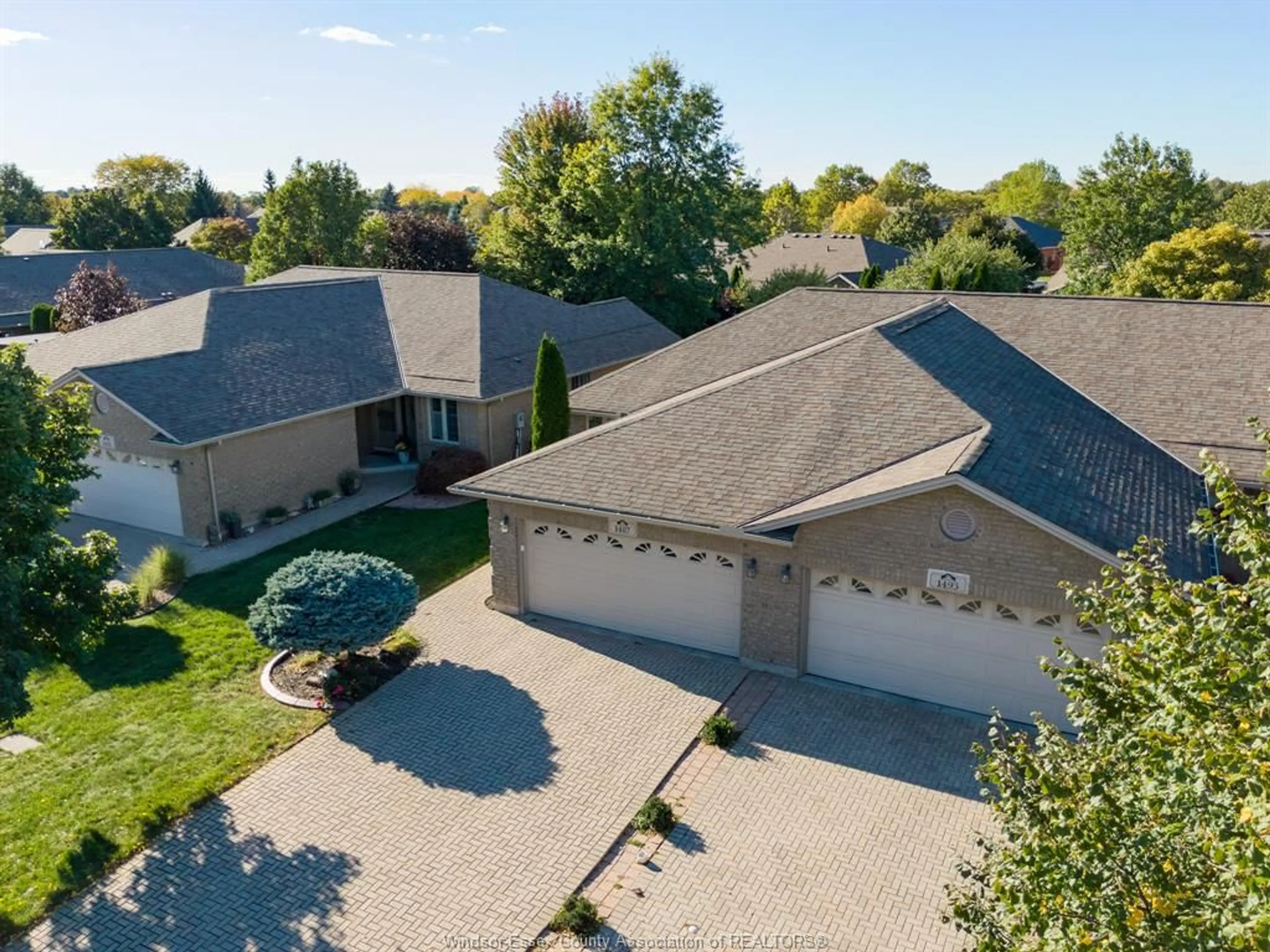 A pic from outside/outdoor area/front of a property/back of a property/a pic from drone, street for 1487 IMPERIAL Cres, Windsor Ontario N9G 2T8