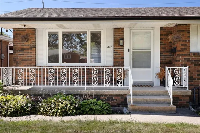 1237 HOMEDALE, Windsor 3