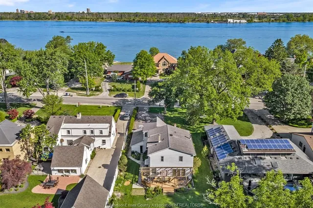 6565 RIVERSIDE Dr, Windsor 4