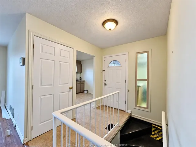 8370 GREGORY, Windsor 3