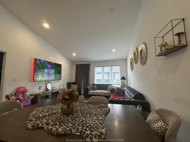 3639 HALLEE, Windsor 3