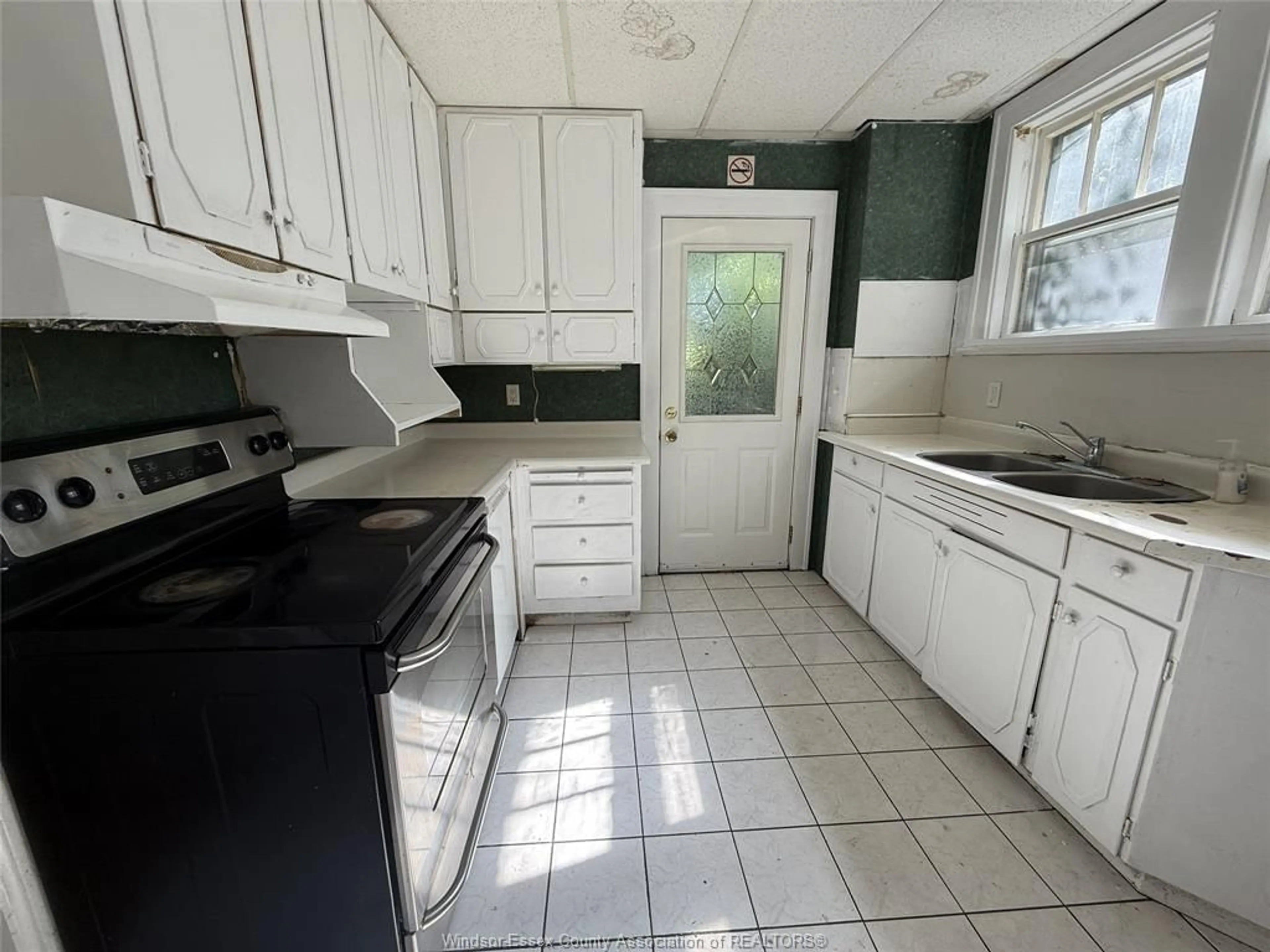 Standard kitchen, unknown for 412 PARTINGTON Ave, Windsor Ontario N9B 2N5