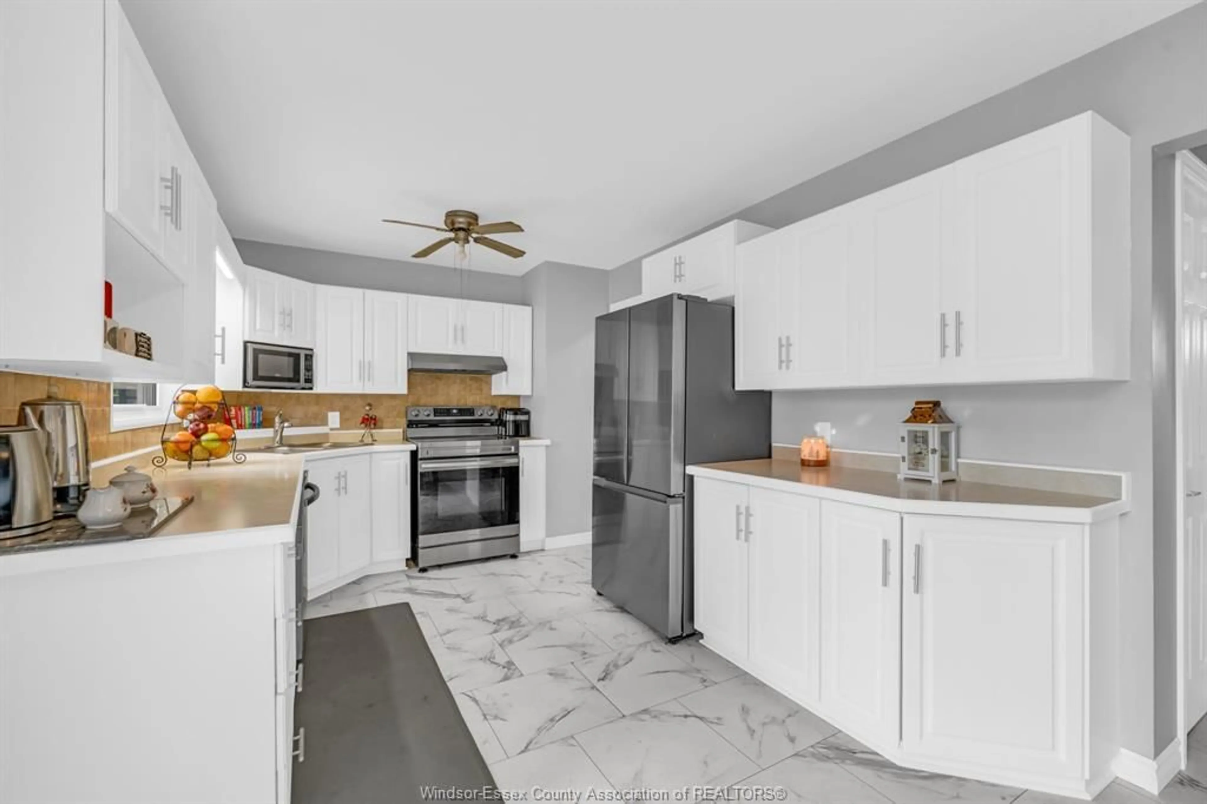 Open concept kitchen, ceramic/tile floor for 91 DANFORTH Ave, Leamington Ontario N8H 2R1