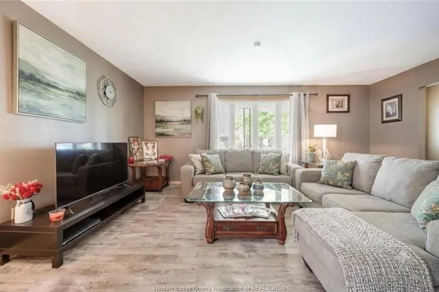 10348 LONSDALE Cres, Windsor 3
