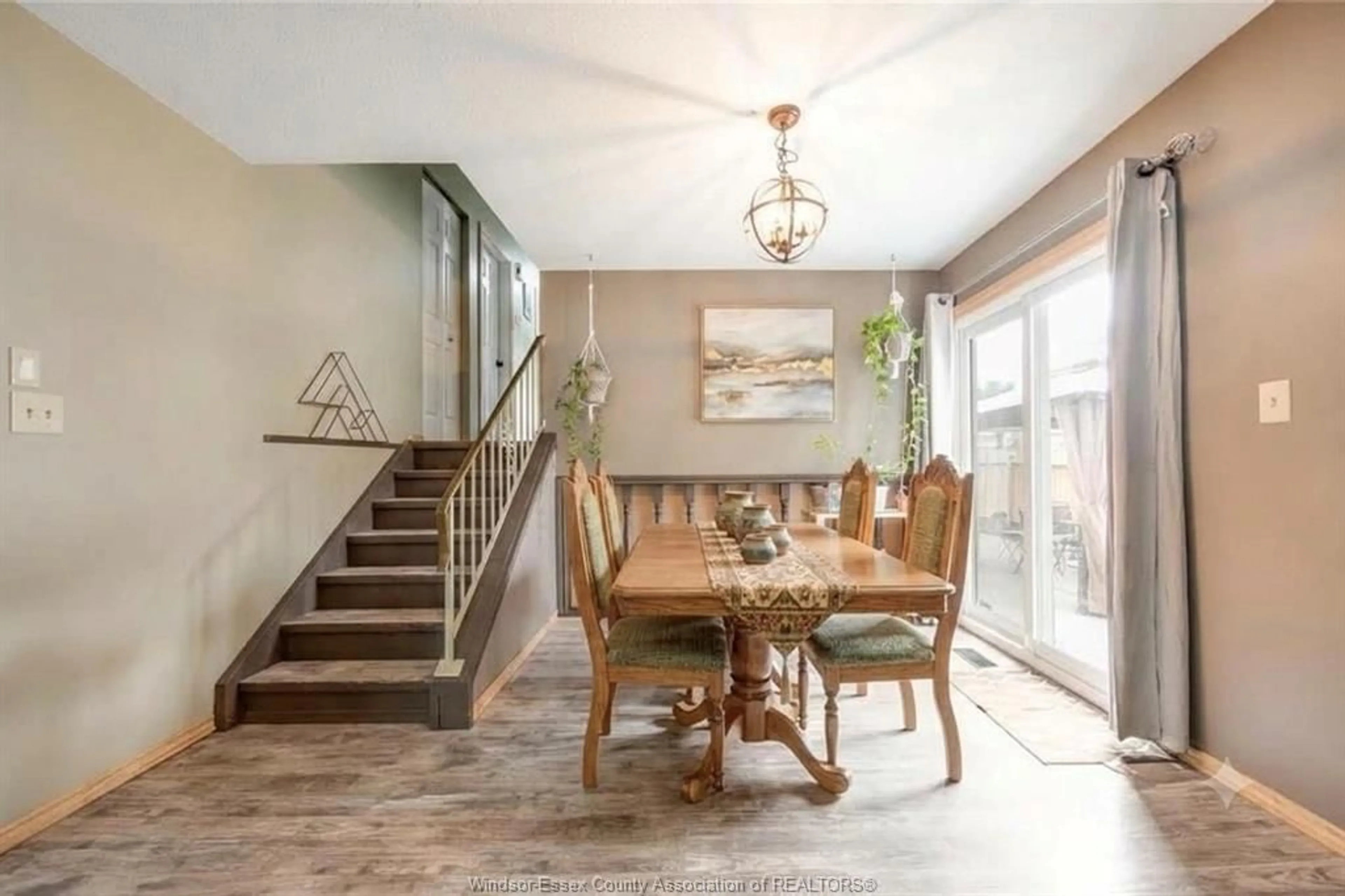 Dining room, wood/laminate floor for 10348 LONSDALE Cres, Windsor Ontario N8R 2E3