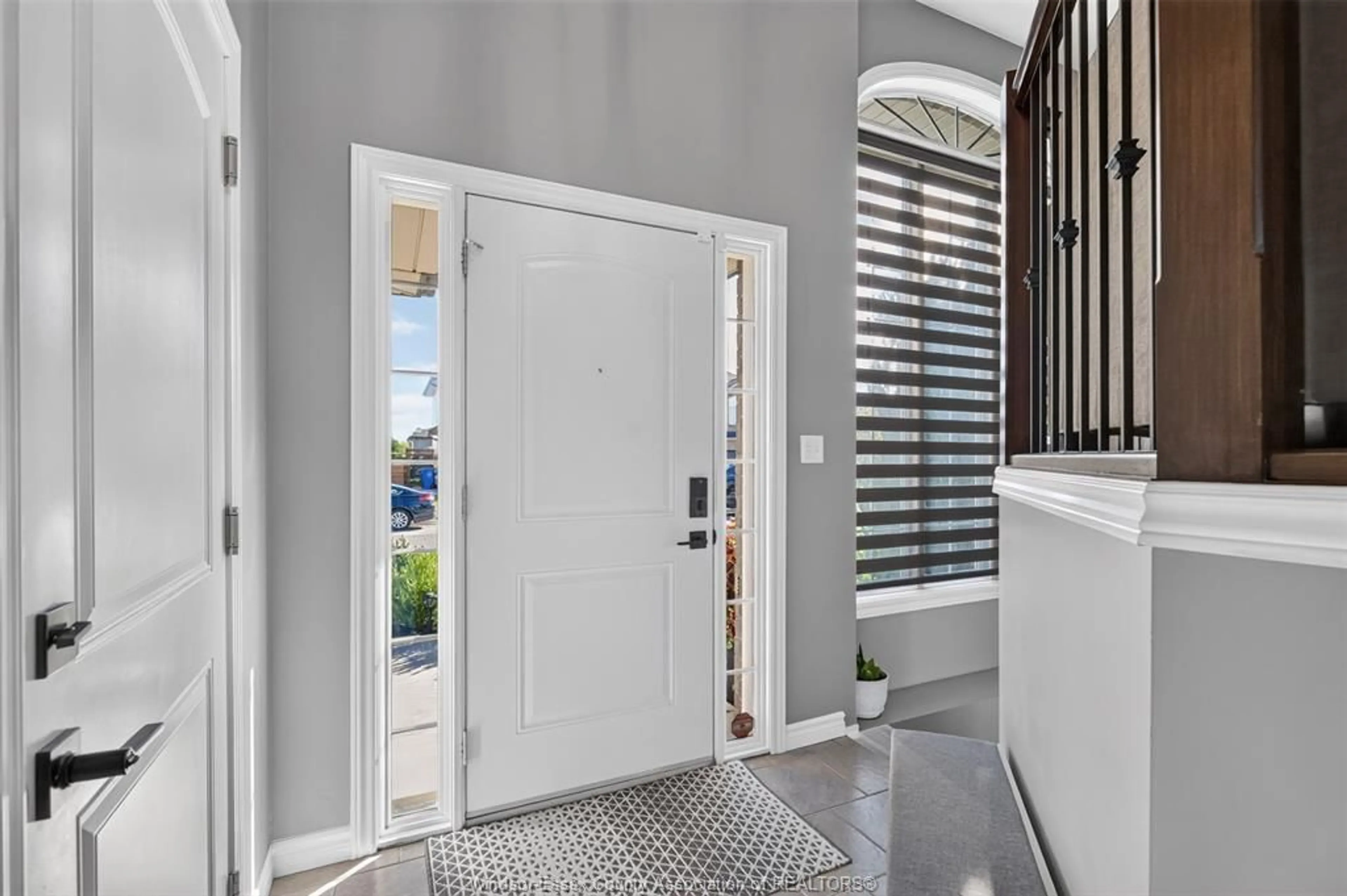 Indoor entryway for 1049 THUNDERBAY, Windsor Ontario N8P 0C1
