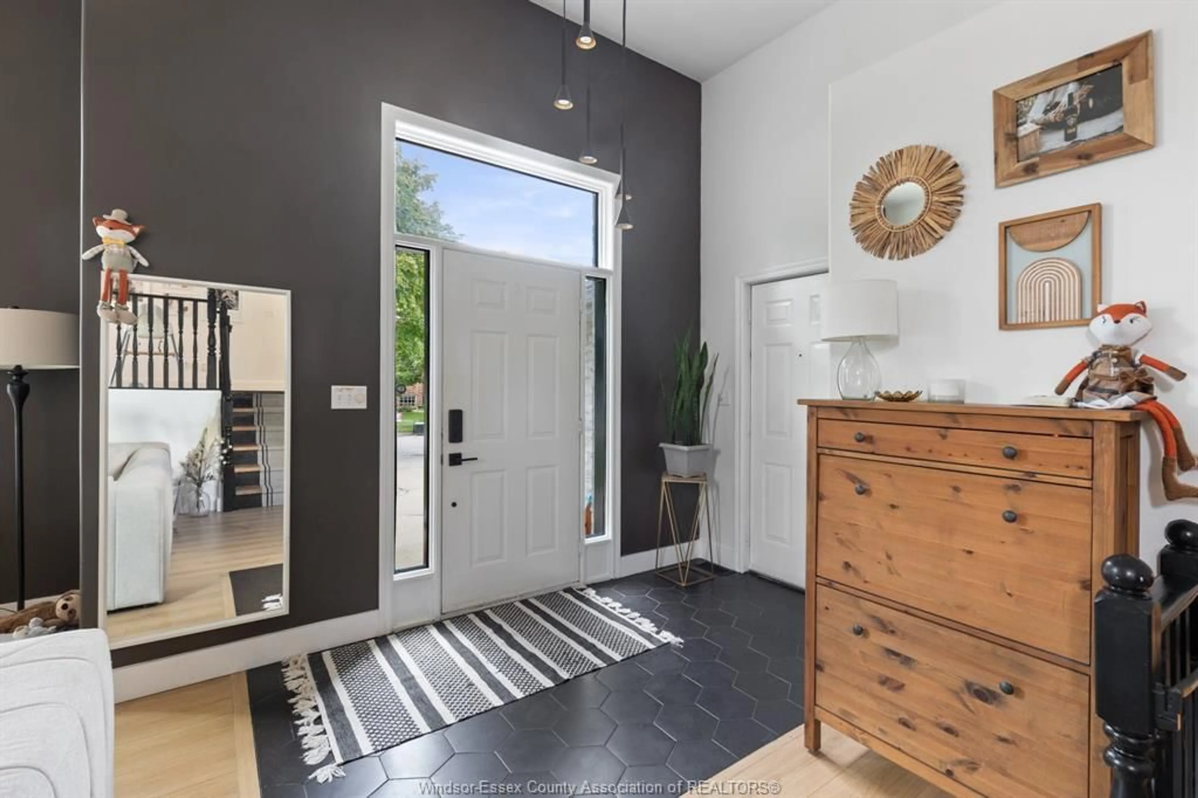 Indoor entryway for 303 STONE RIDGE Ave, Amherstburg Ontario N9V 3W4
