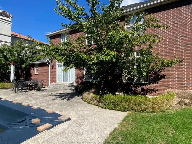 3435 VICTORIA, Windsor 2