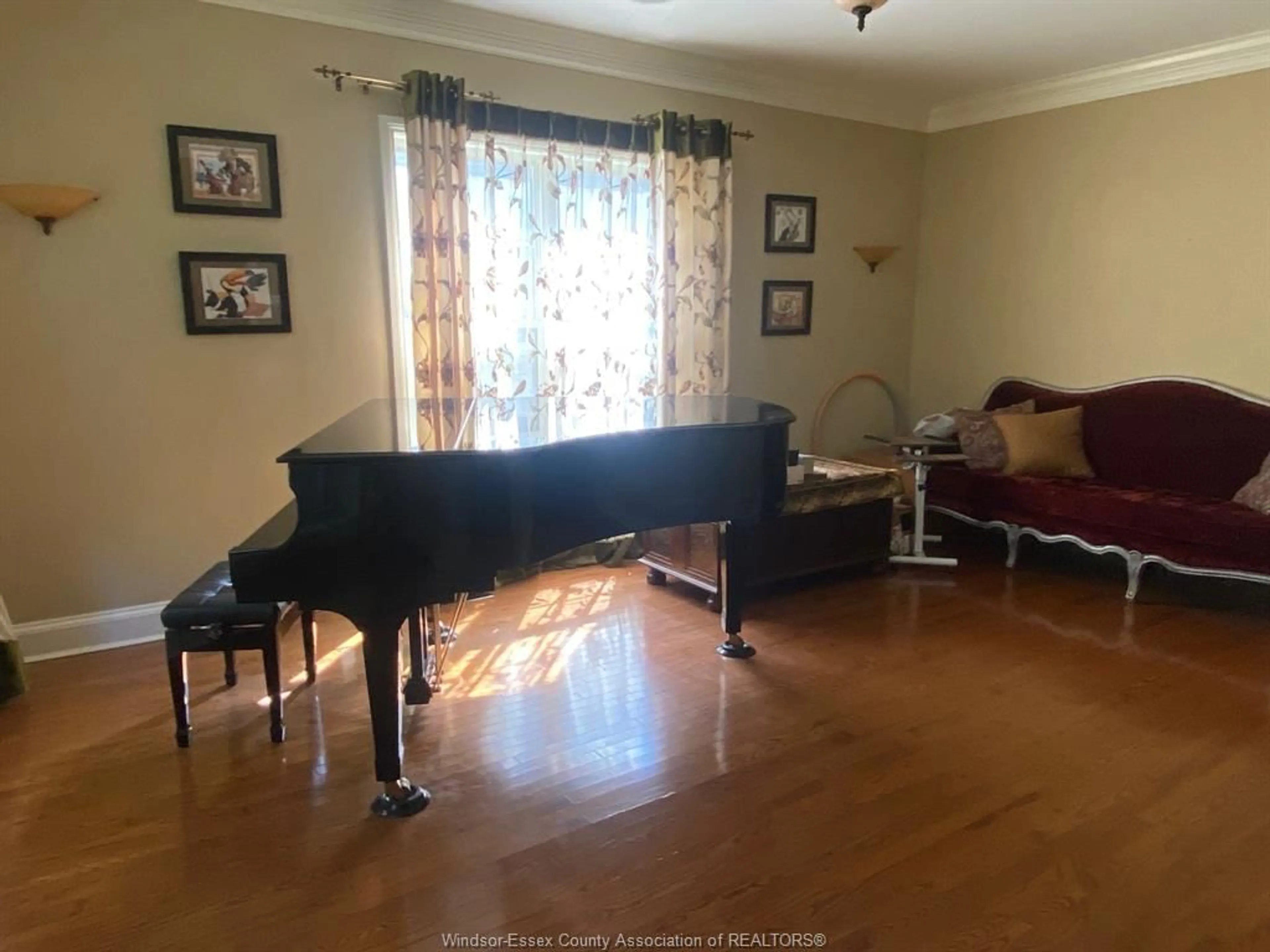 A pic of a room for 3435 VICTORIA, Windsor Ontario N9E 4J8