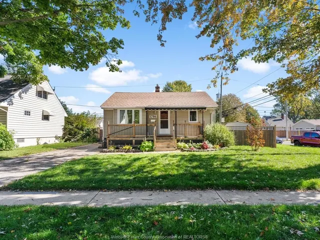 1794 Ellrose Ave, Windsor 2