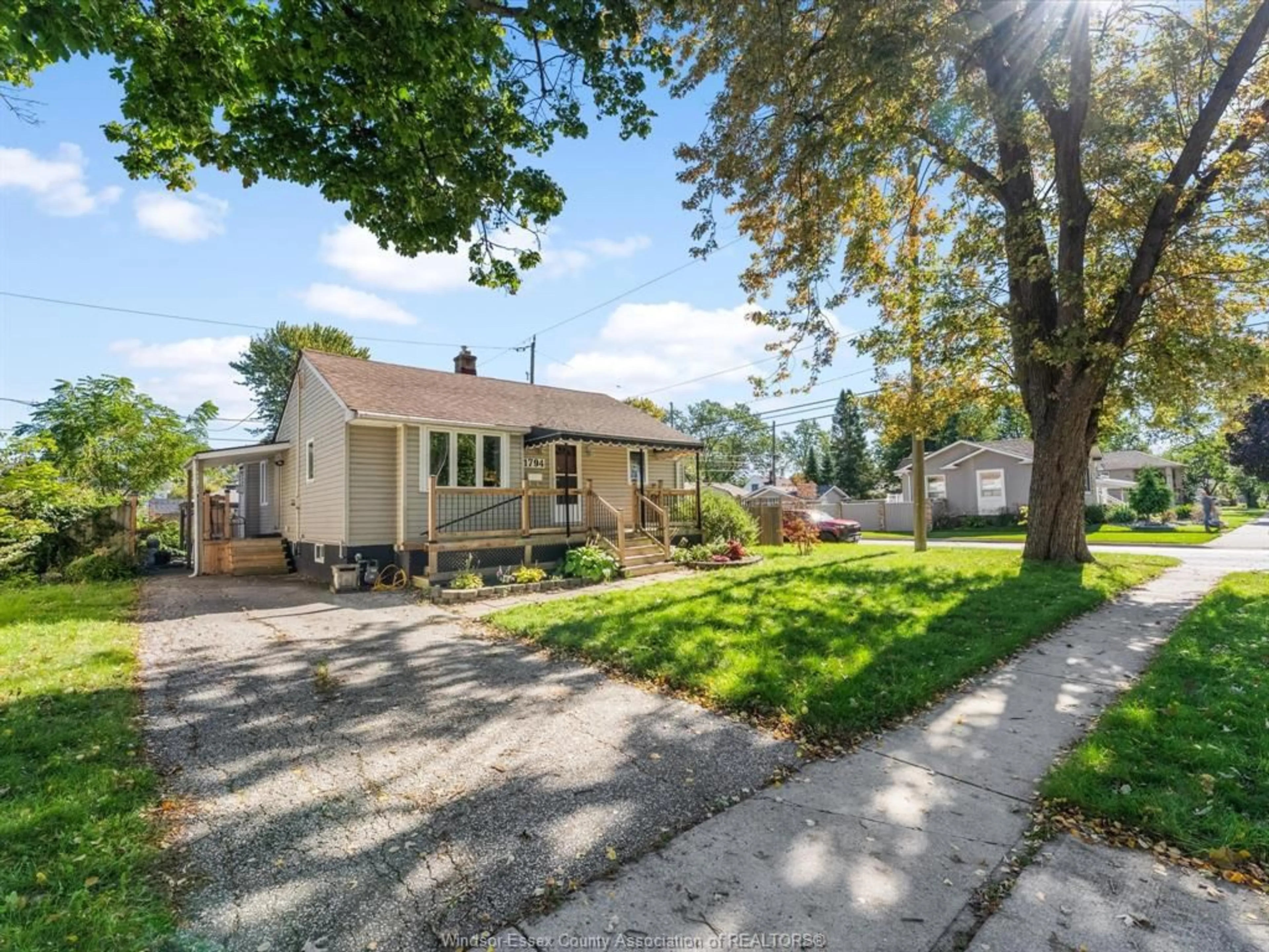 A pic from outside/outdoor area/front of a property/back of a property/a pic from drone, street for 1794 Ellrose Ave, Windsor Ontario N8Y 3X8