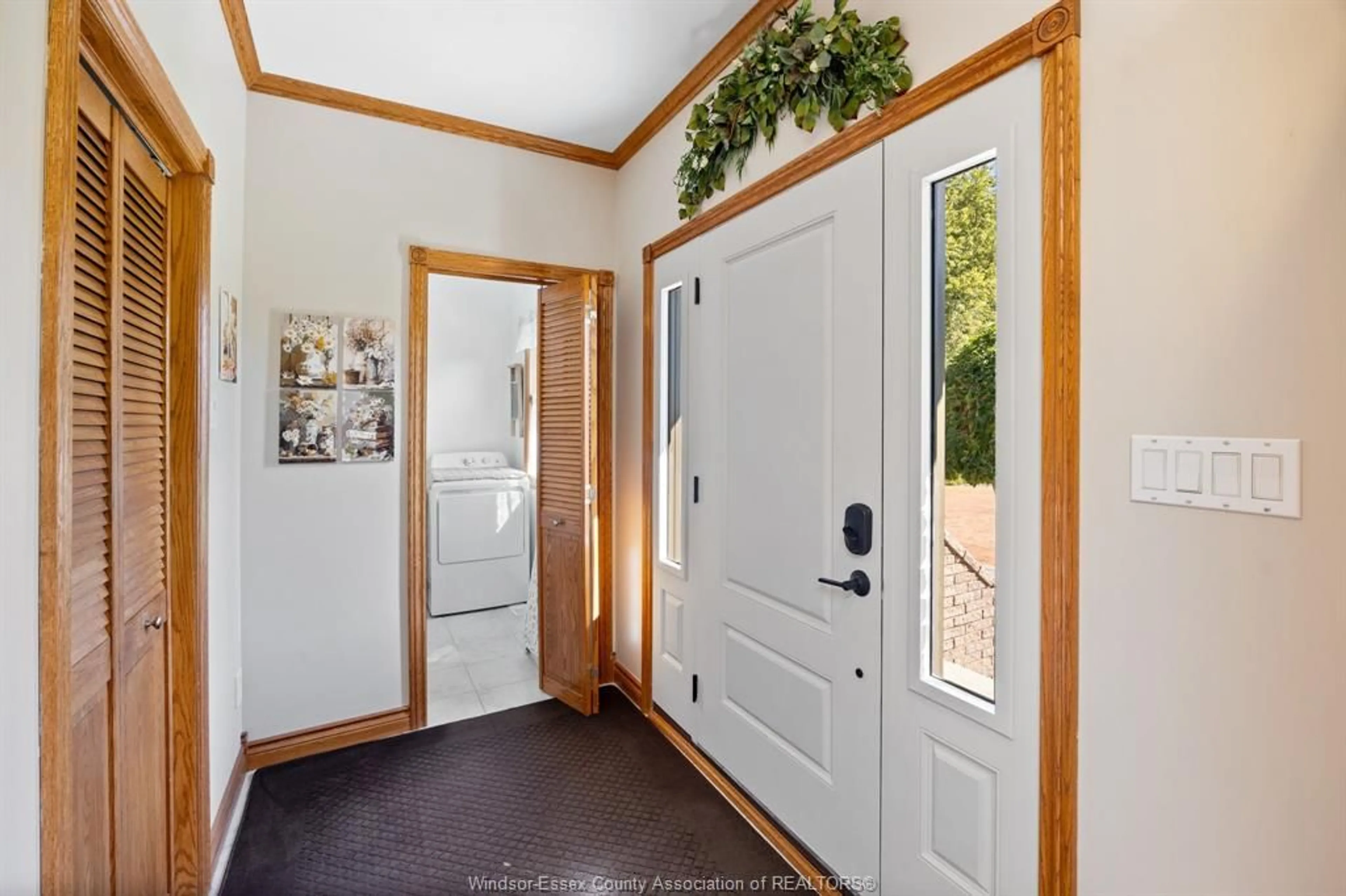 Indoor entryway for 931 EAST RUSCOM RIVER Rd, St. Joachim Ontario N0R 1S0
