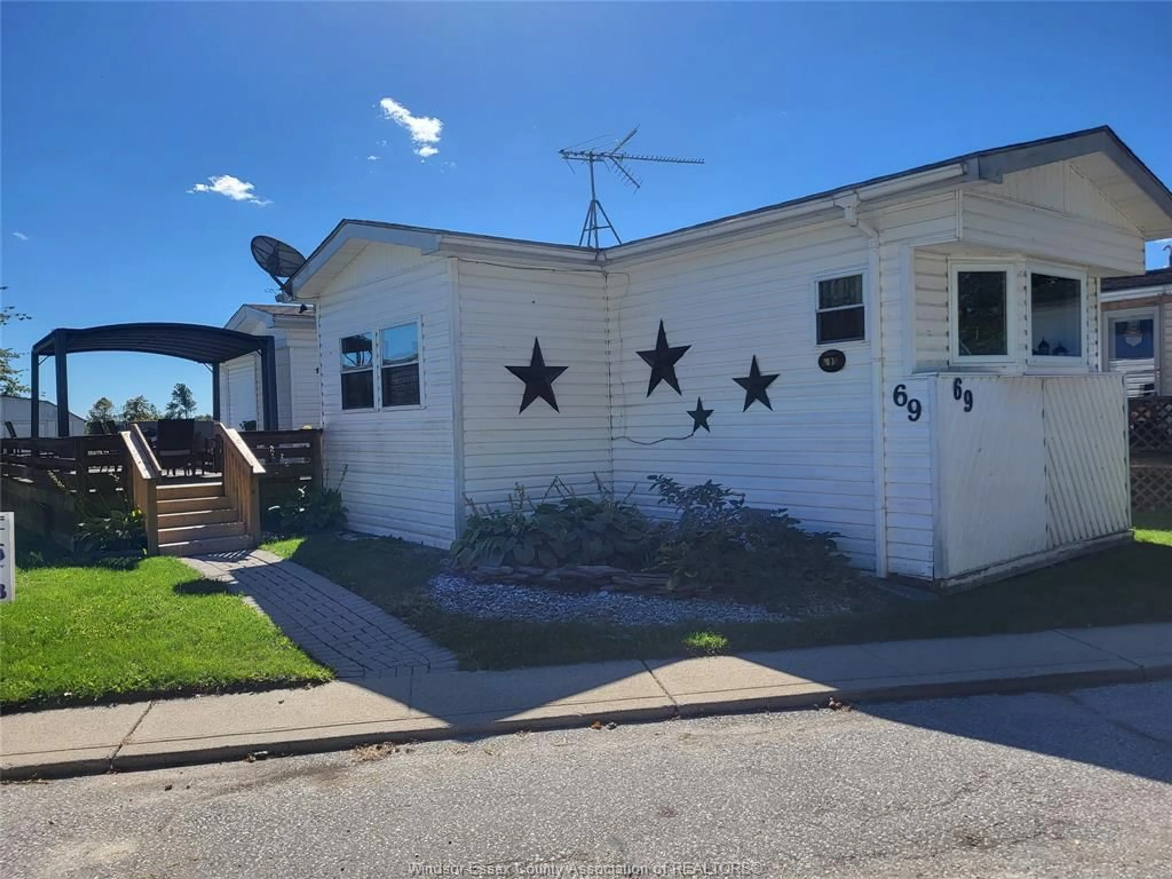 A pic from outside/outdoor area/front of a property/back of a property/a pic from drone, street for 69 WILDER SOUTH - MOBILE HOME ONLY, Lakeshore Ontario N8N 2T2