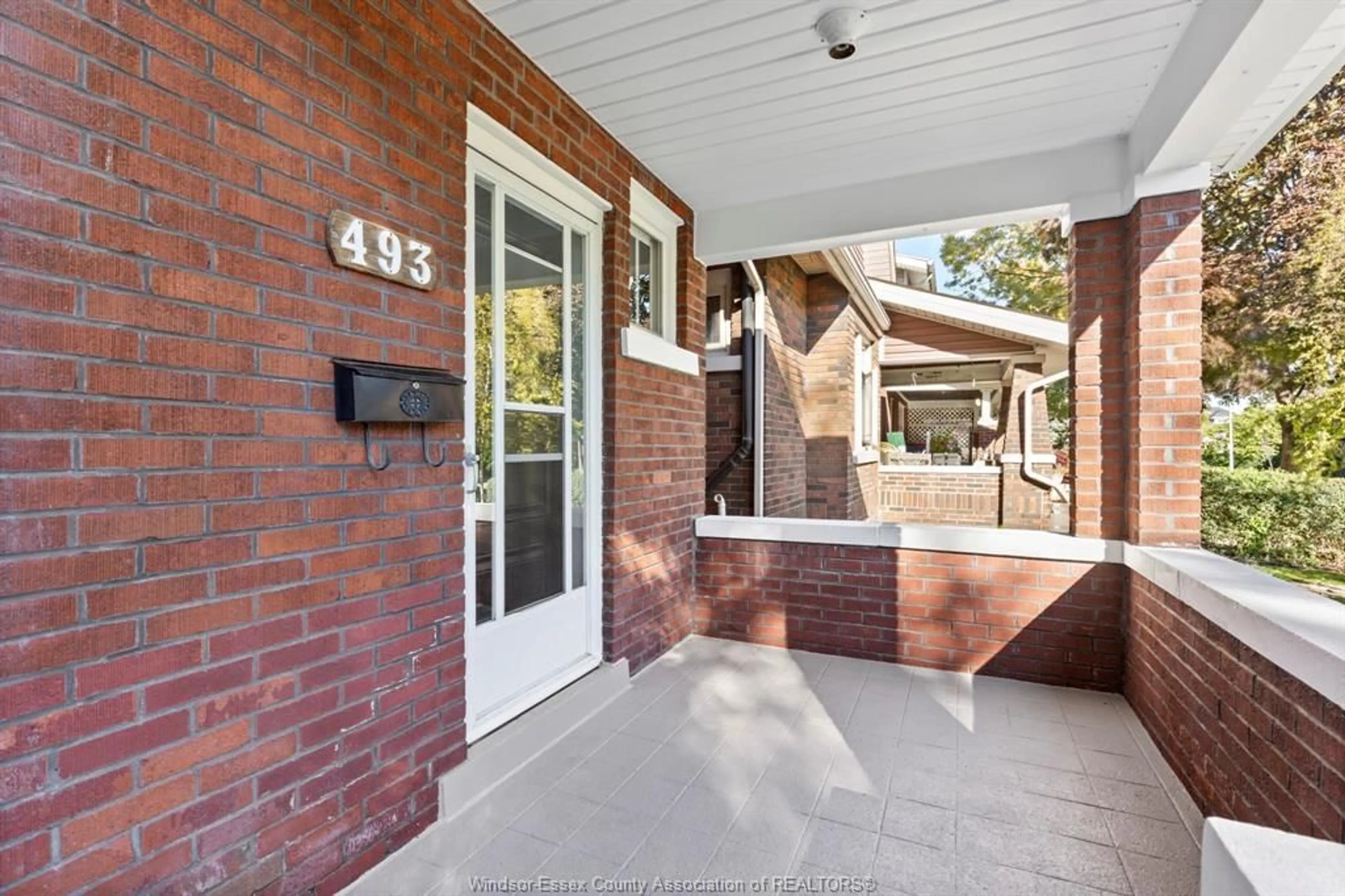 Unknown for 493 MOY Ave, Windsor Ontario N9A 2N3