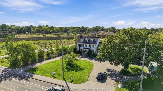 4765 HOWARD, Windsor 2