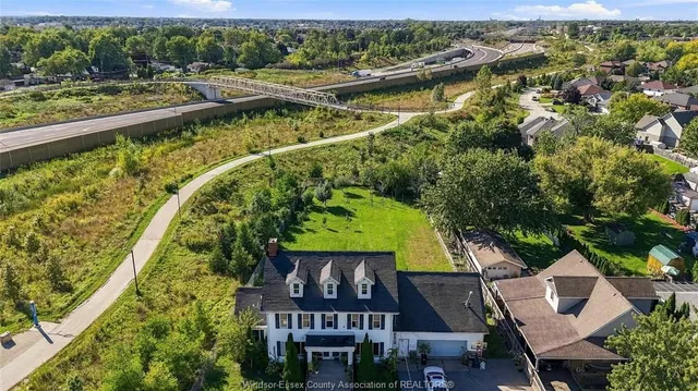 4765 HOWARD, Windsor 3