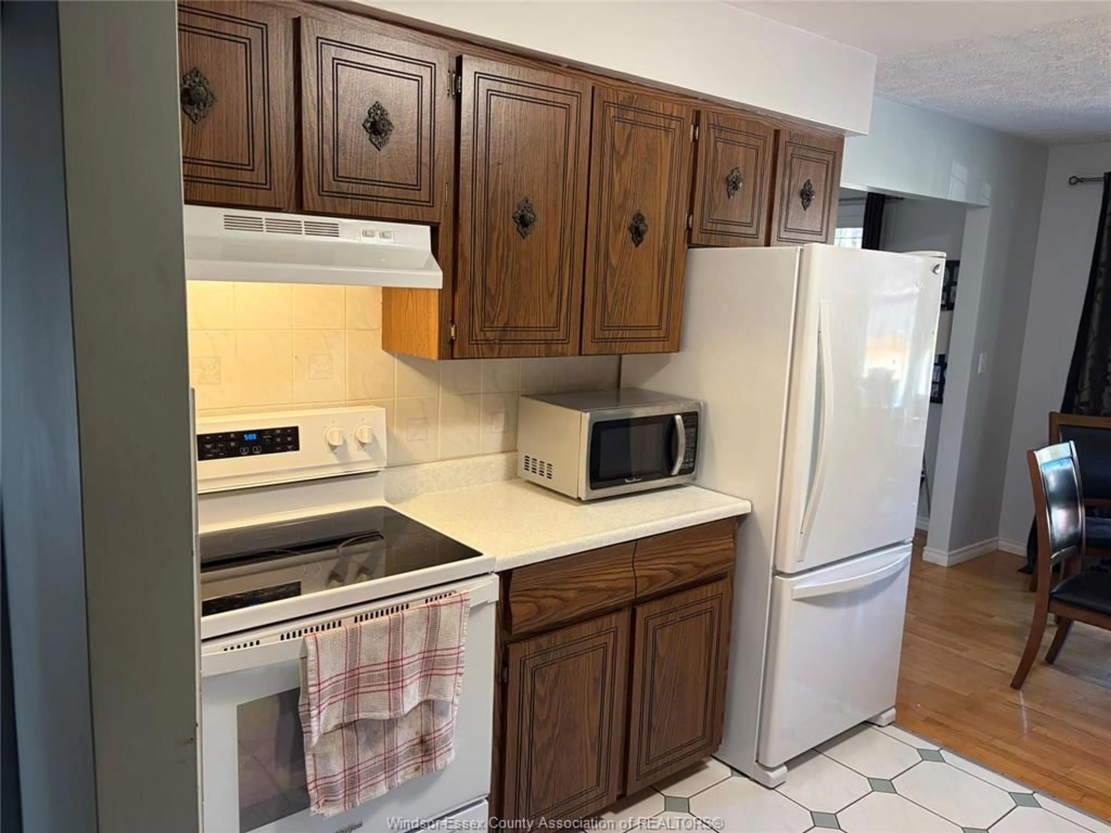 Standard kitchen, unknown for 40 HOLIDAY Crt, Amherstburg Ontario N9V 3A8