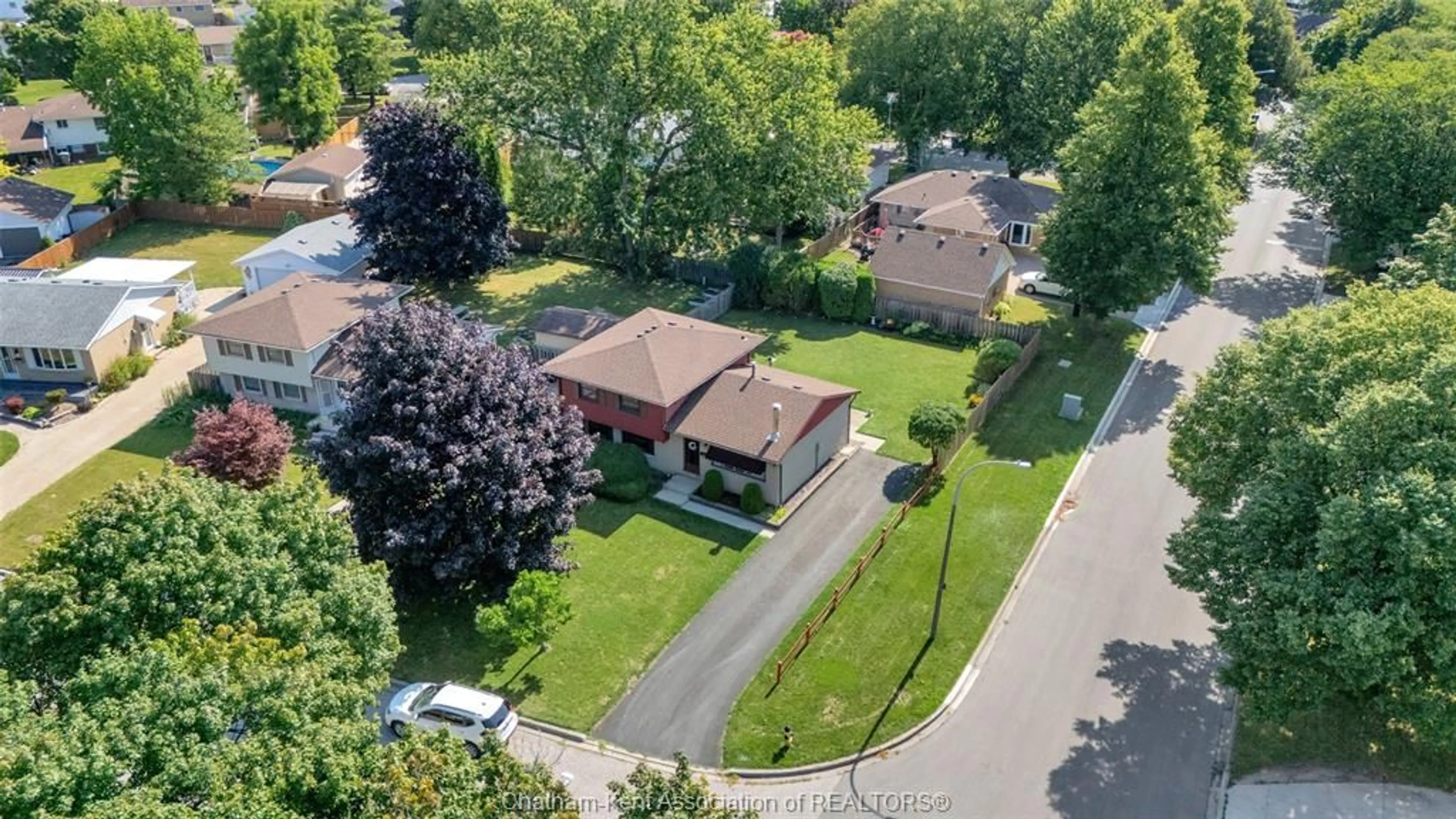 A pic from outside/outdoor area/front of a property/back of a property/a pic from drone, street for 85 Pheasant Dr, Chatham Ontario N7L 1H3
