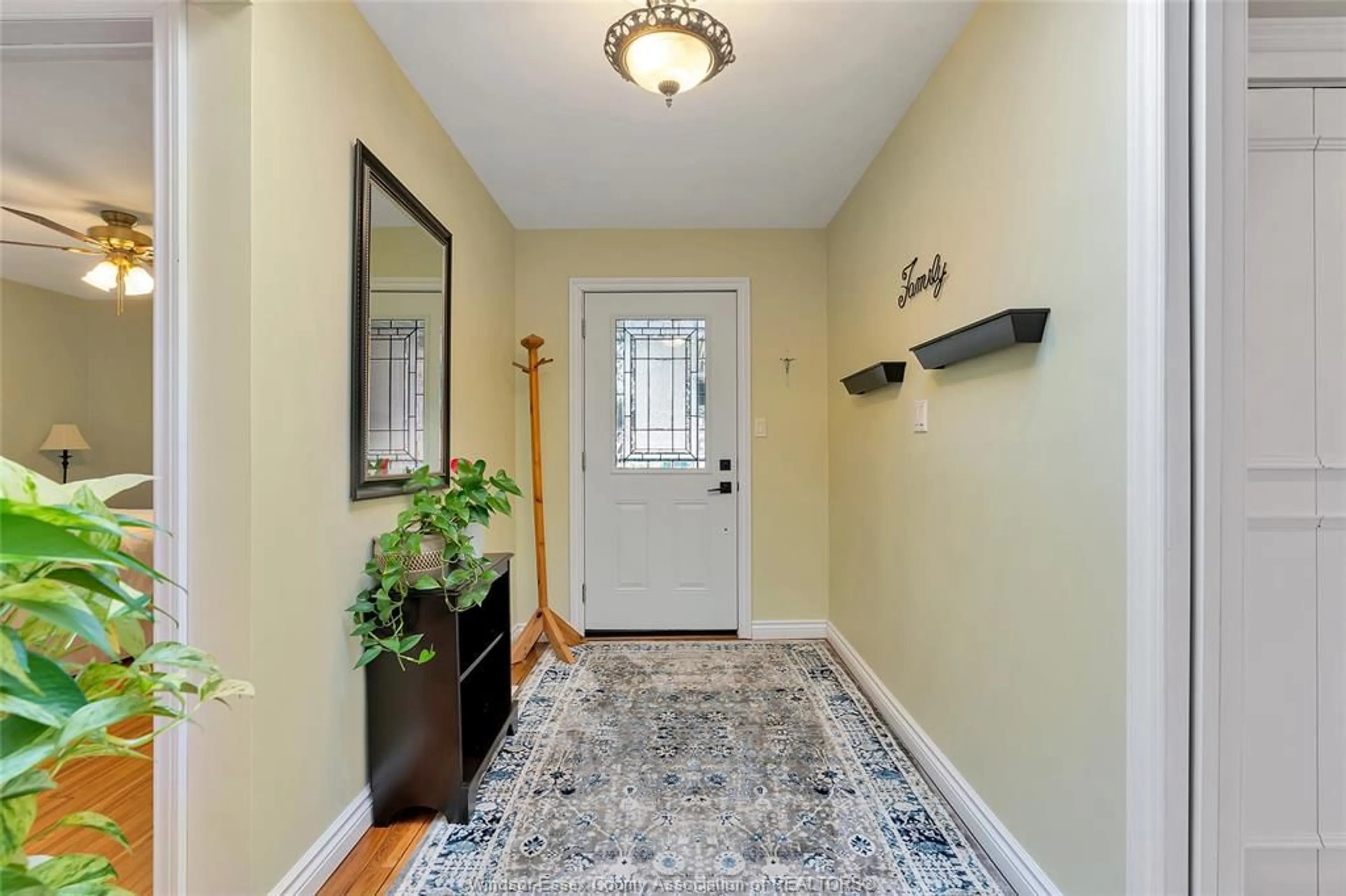 Indoor entryway for 331 LESPERANCE, Tecumseh Ontario N8N 1W2