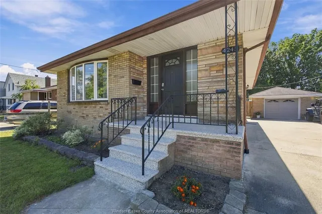 4245 WYANDOTTE St, Windsor 2