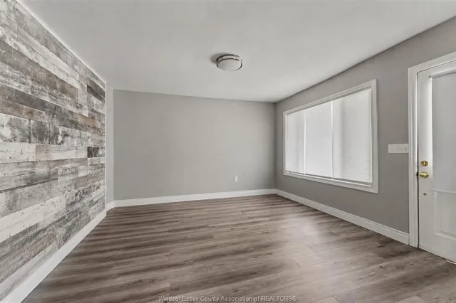 549 CLOVER, Windsor 3