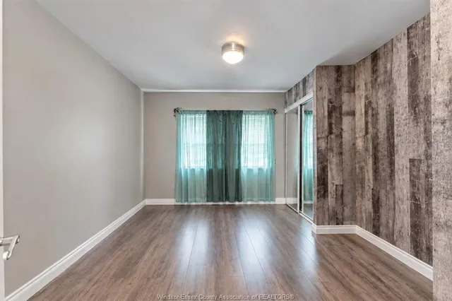 549 CLOVER, Windsor 4